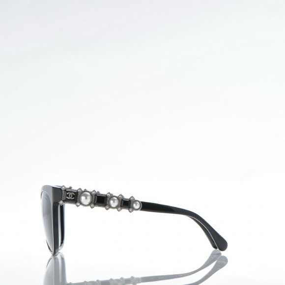 CHANEL
Crystal Pearl Cat Eye Sunglasses 5336-H-B Black - Picture 6 of 6